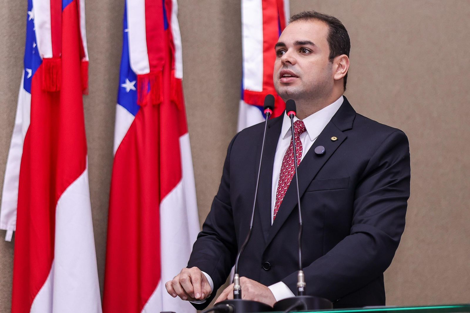 Cidade sanciona lei da eleição indireta e ALE-AM acelera rito para escolha do novo governador