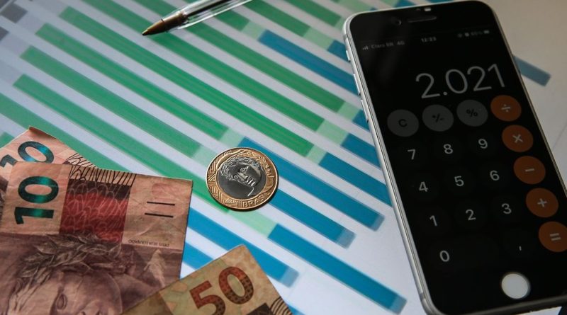 Governo Central impulsiona contas públicas em abril