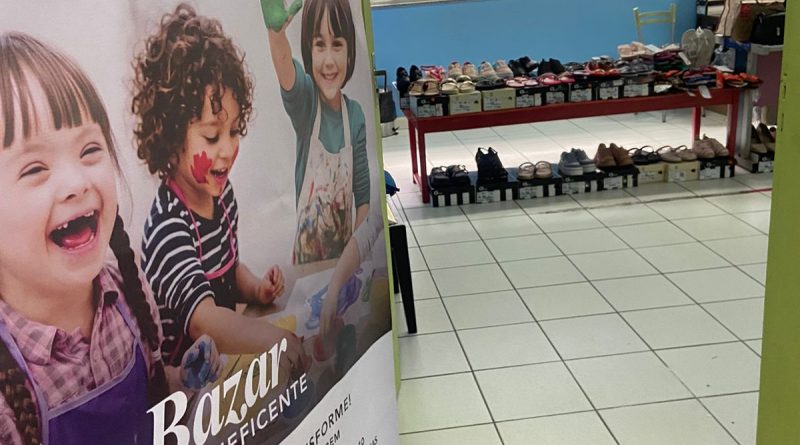 Bazar beneficente da Apae Manaus arrecada recursos para projetos sociais