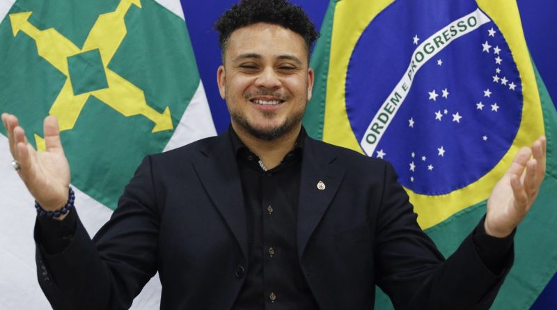 Brasileiro adotado na Holanda alerta sobre adoção internacional