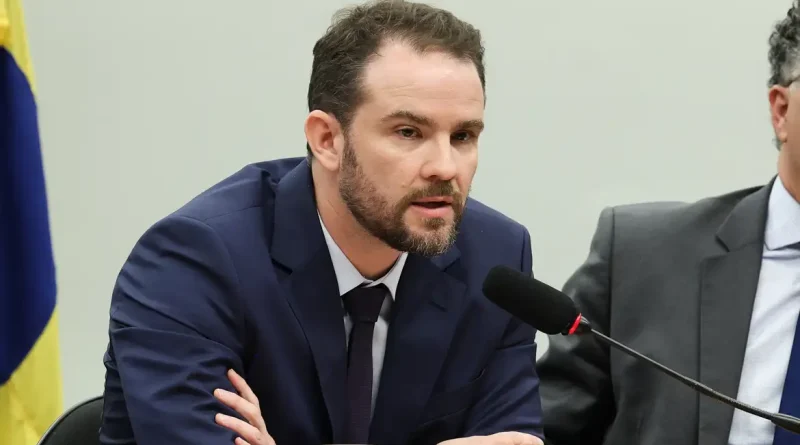 Durigan vai à França para G7 e discute economia, energia e IA