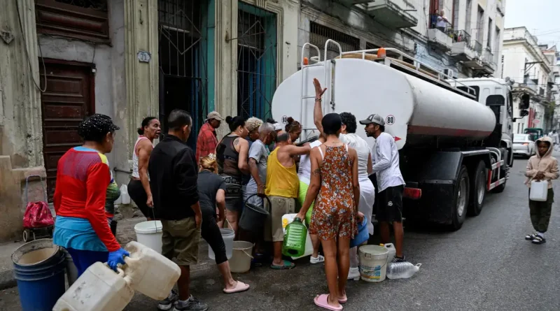 EUA oferecem US$ 100 mi a Cuba e recebem críticas de Havana