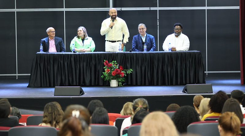 Semed participa de Seminário de Cidadania Fiscal com educadores em Manaus