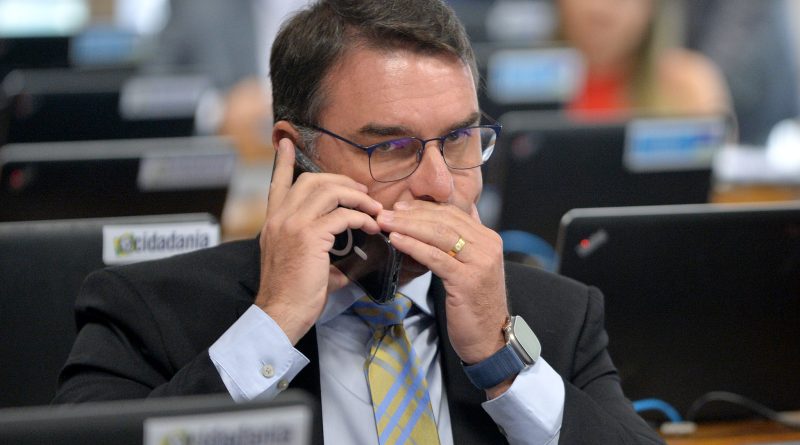 Pesquisa mostra rejeição de Flávio Bolsonaro e Lula em 2026