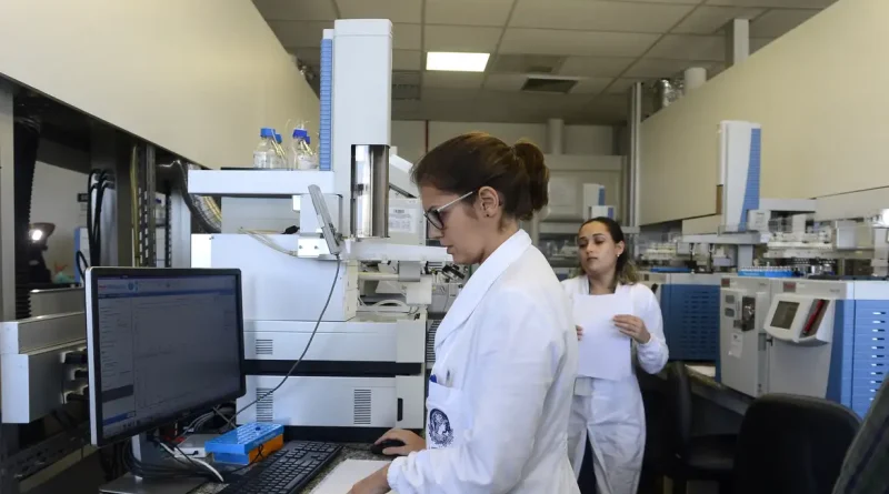 Mães na ciência: desafios, dados e iniciativas no Brasil