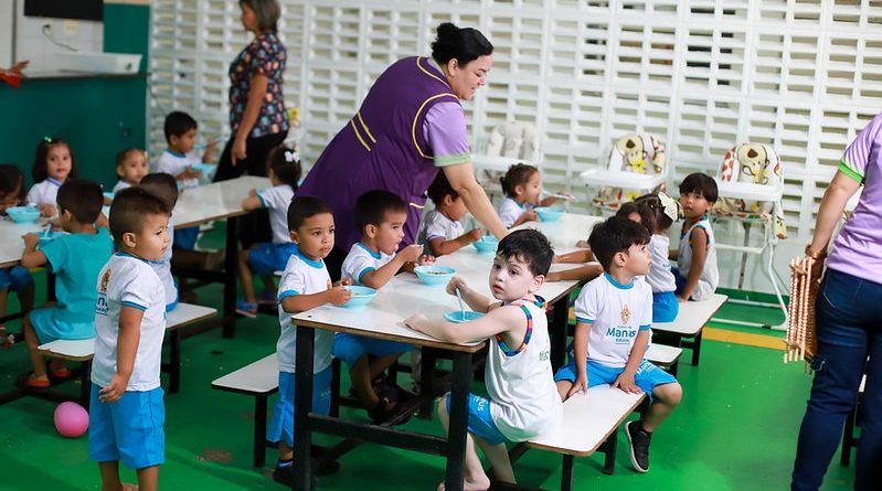 Merendeiras de Manaus disputam prêmio nacional escolar
