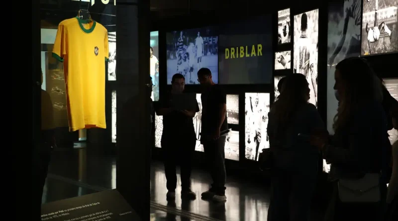Museu do Futebol lança exposição com camisas históricas da seleção brasileira