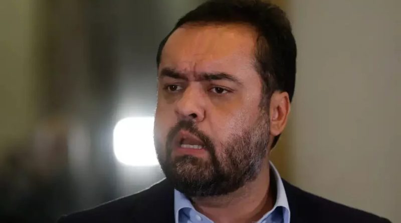 PF cumpre mandados contra Cláudio Castro em investigação financeira no RJ