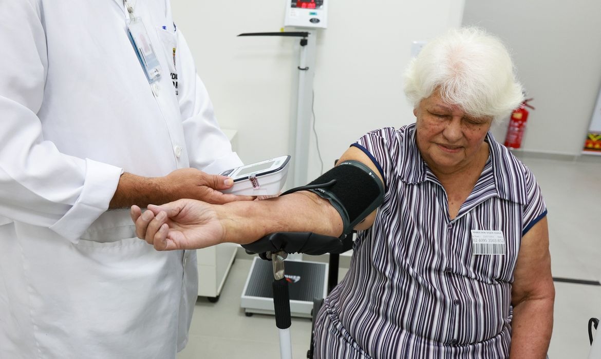 Estudo aponta crescimento dos gastos com saúde entre brasileiros 50+