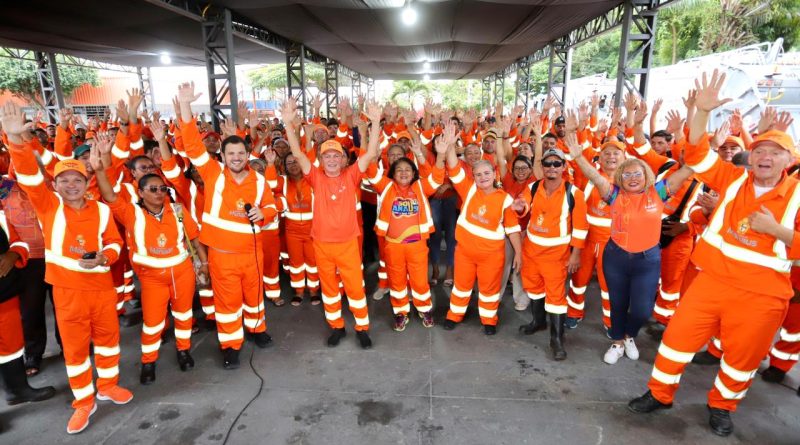 Manaus reforça limpeza pública com novos caminhões e mais 500 garis