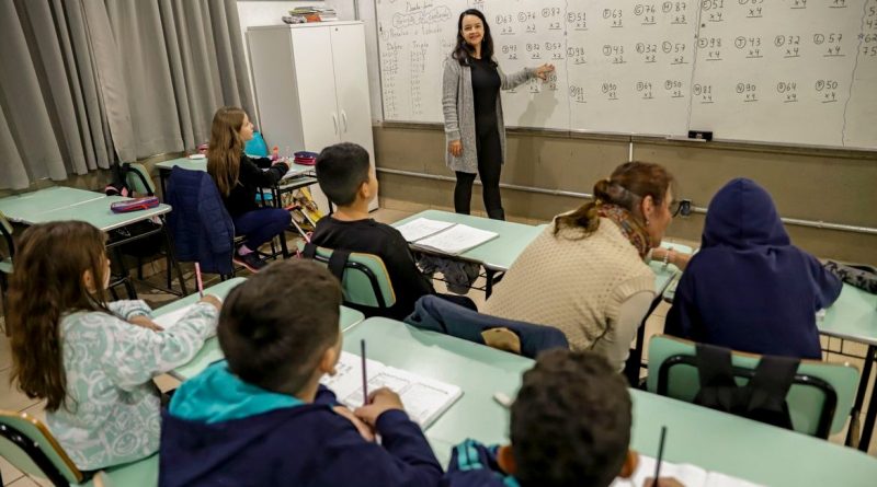 Novo piso dos professores terá impacto bilionário