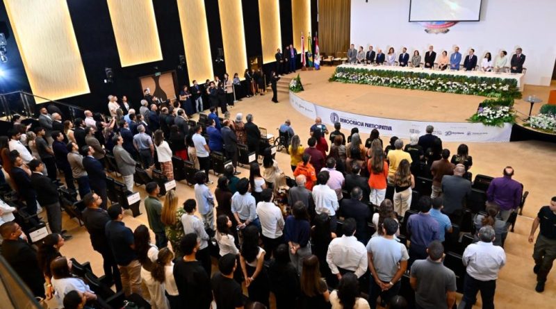 TCE-AM debate democracia participativa com especialistas em Manaus
