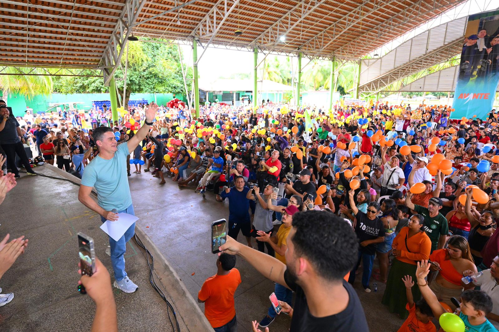 David Almeida reúne multidão em Itacoatiara e reforça vínculo com o interior do Amazonas