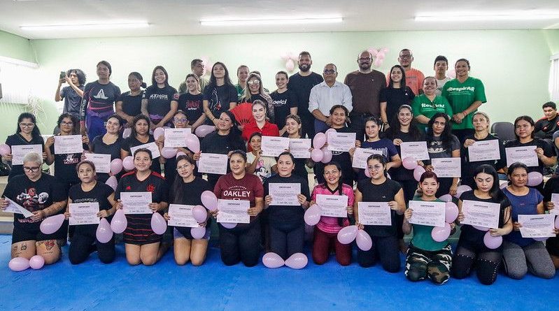 Primeira-dama Thaisa Cidade participa da certificação do curso de defesa pessoal feminina em Manaus