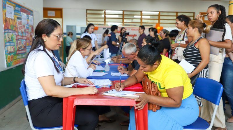 Moradores recebem suporte social e moradia em Manaus