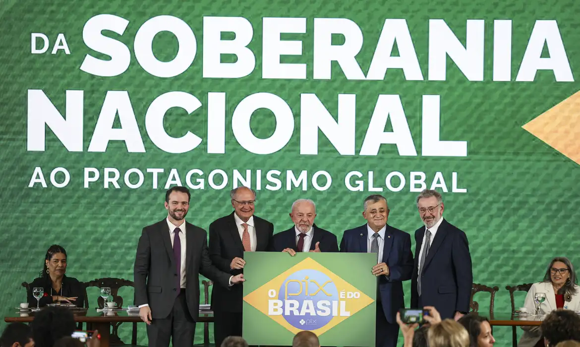 Brasil ganha destaque em fóruns internacionais, diz ministro