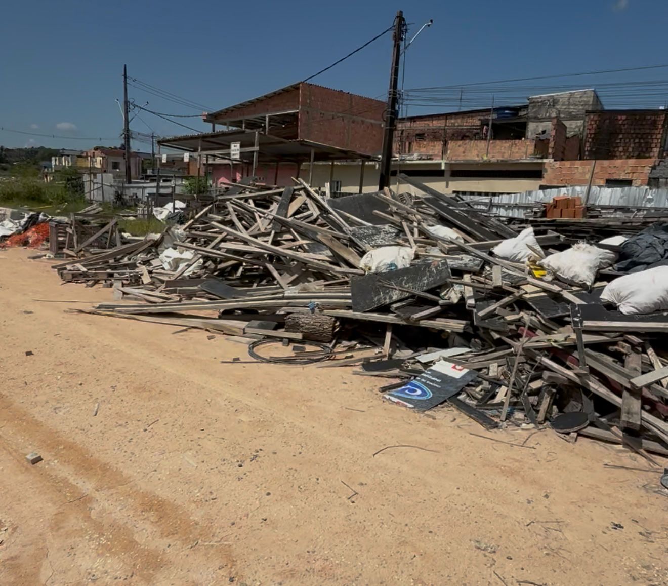 Prosamin+ na Sharp: obra de R$ 420 milhões em Manaus apresenta sinais de paralisação e abandono