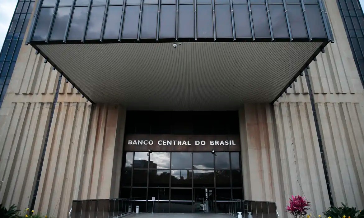 Superávit da balança comercial cresce e ajuda contas externas do Brasil