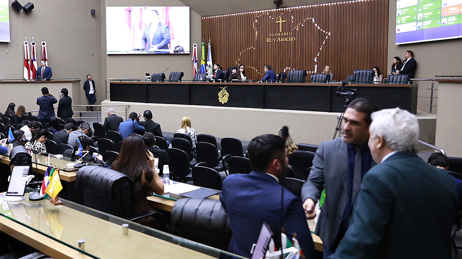 Aleam debate políticas públicas