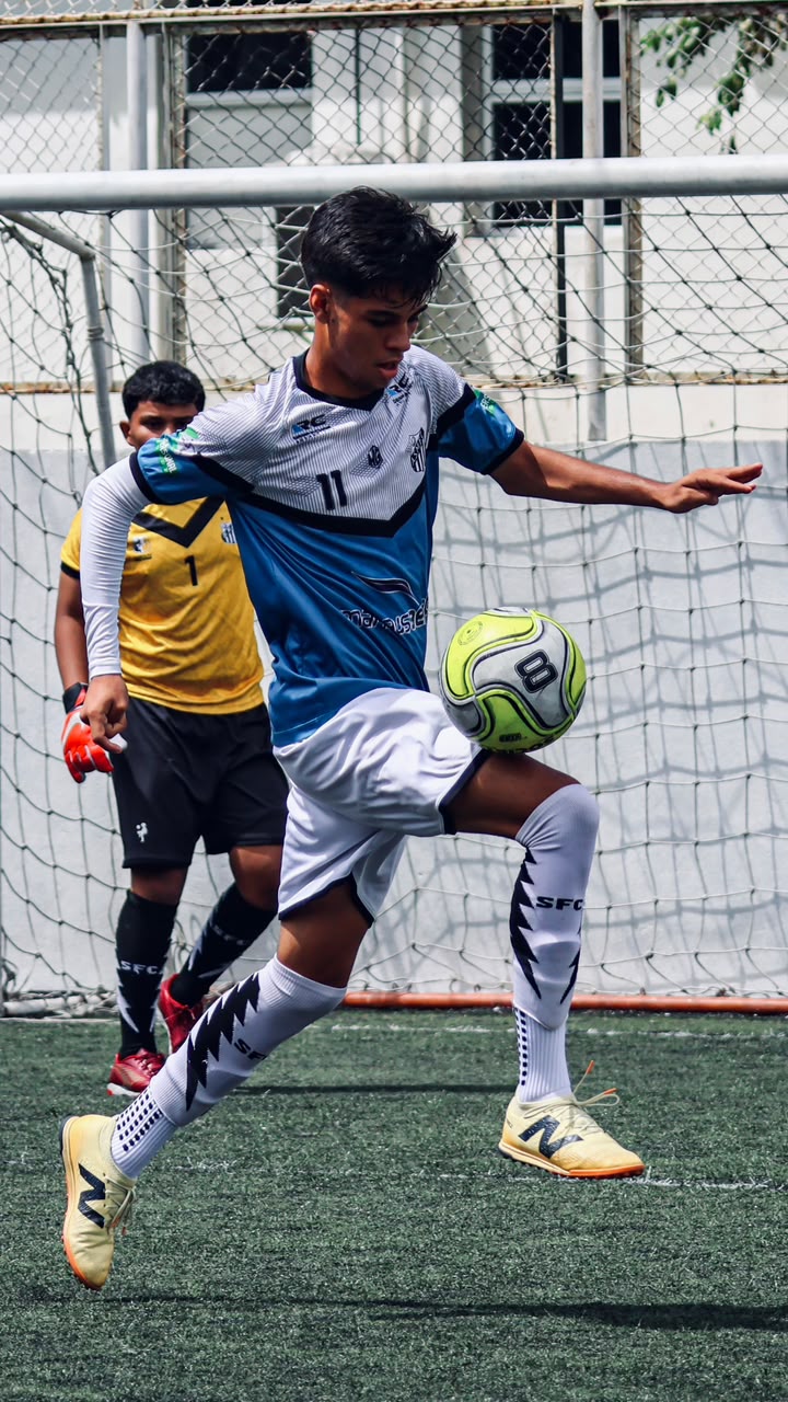 Jovens superam distância para jogar no Santos Manaus