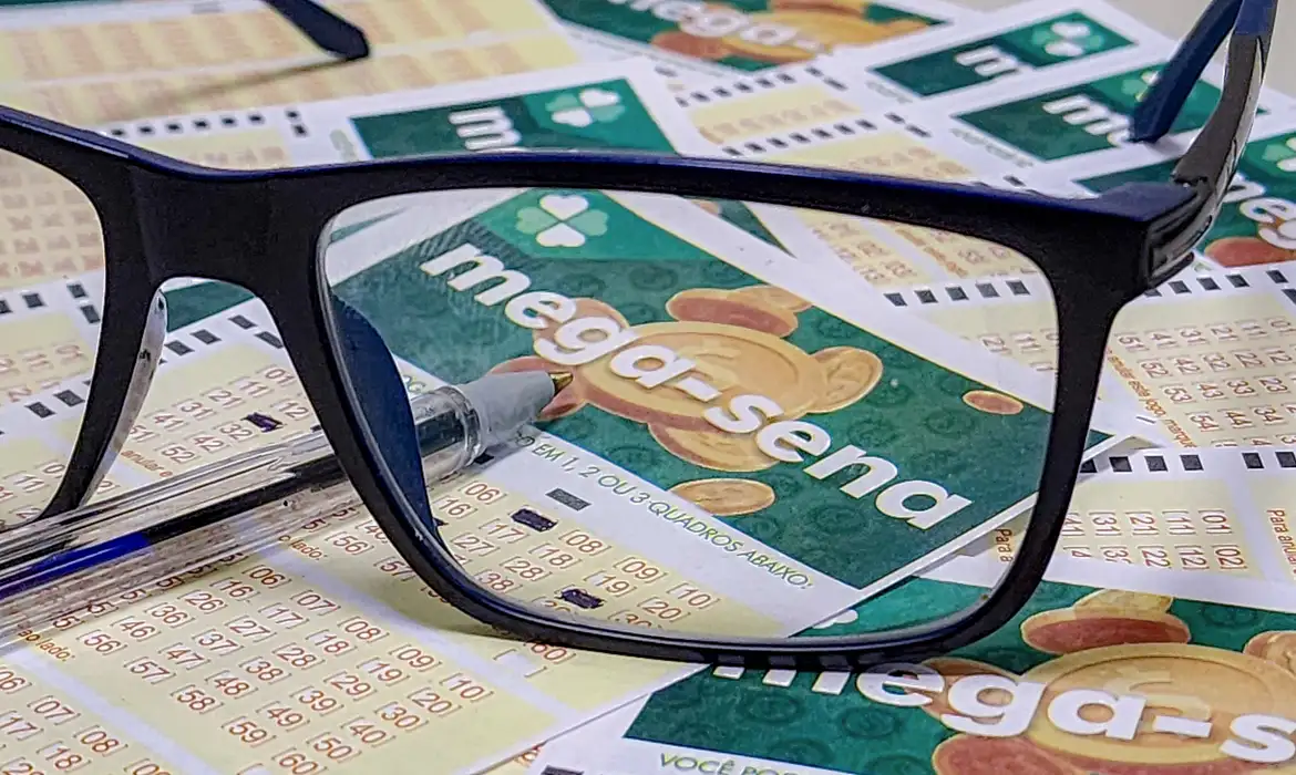 Mega-Sena pode pagar R$ 8 milhões; veja chances de ganhar