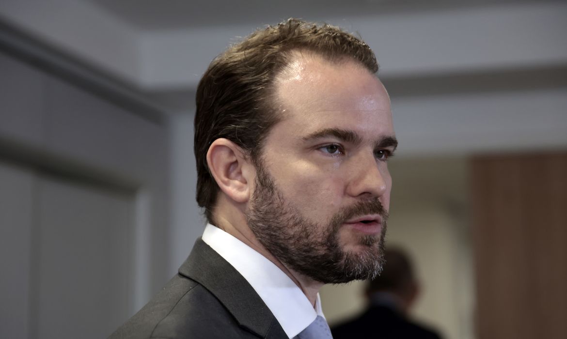 Desenrola permite parcelar dívidas em até 48 meses