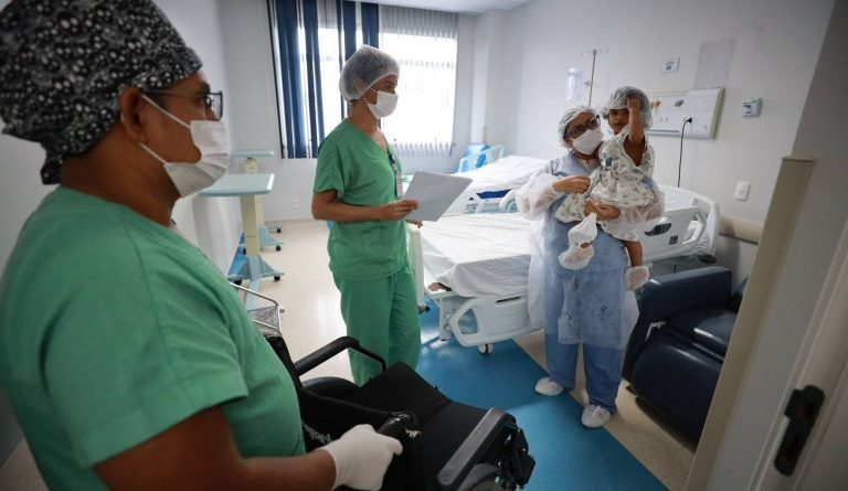 Implante coclear devolve audição e qualidade de vida
