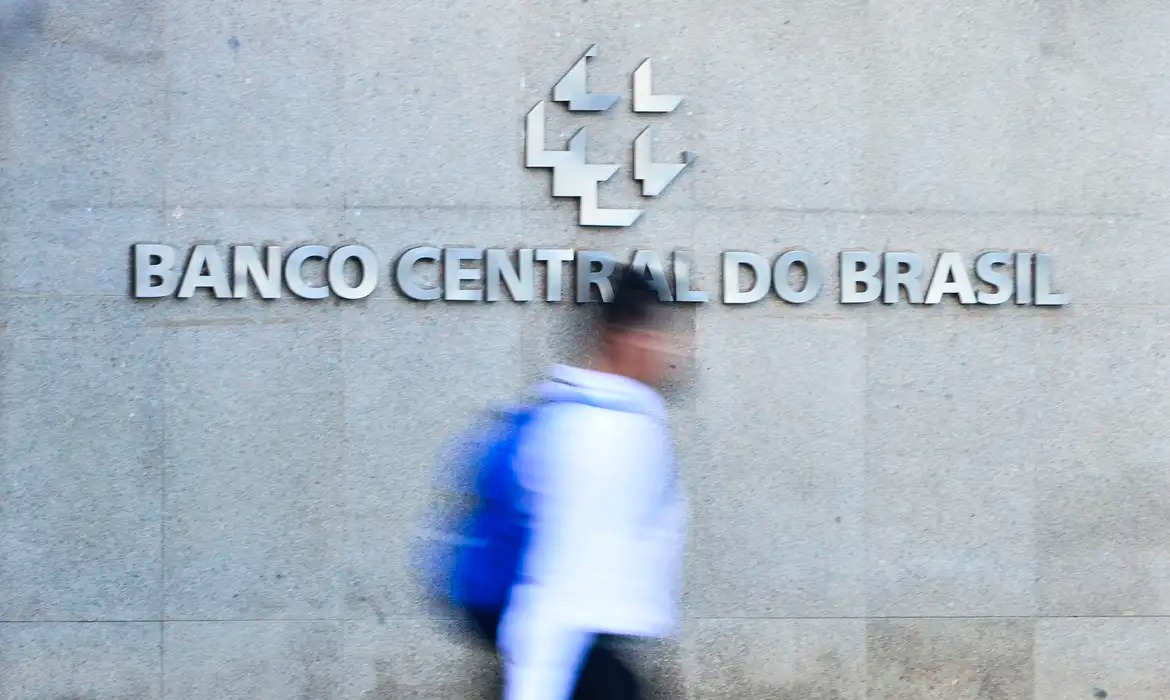 Mercado projeta taxa Selic de 14% ao ano para 2026