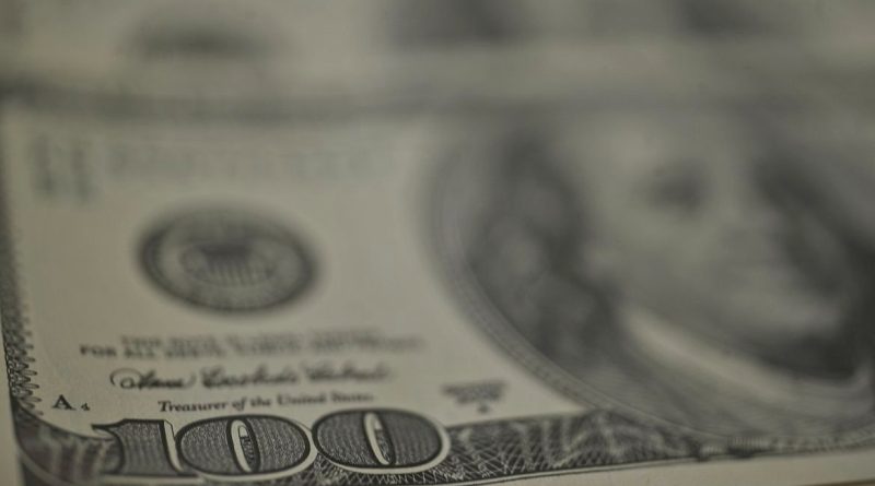 Dólar encerra pregão a R$ 5,14 com mercado atento ao exterior