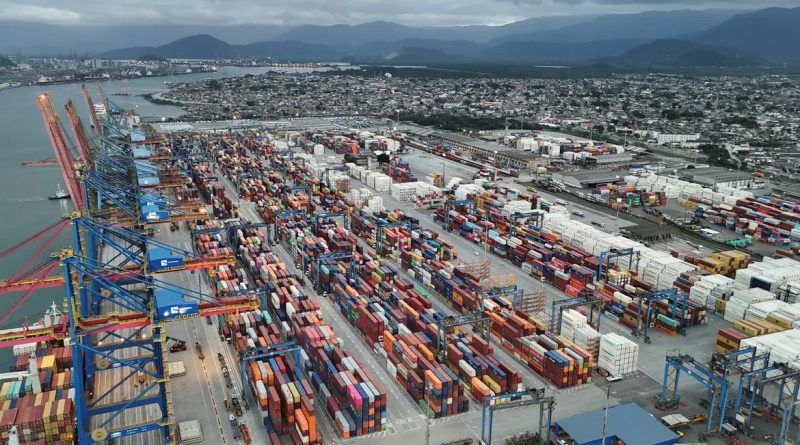 Superávit comercial chega a US$ 8,8 bilhões