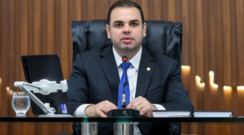 Governo do Amazonas é cobrado por atraso nas bolsas da UEA