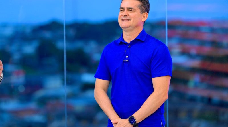 David Almeida promete revisar contratos de R$ 700 milhões