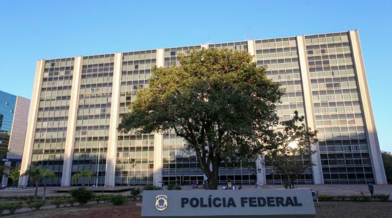 PF cumpre mandados contra PCC