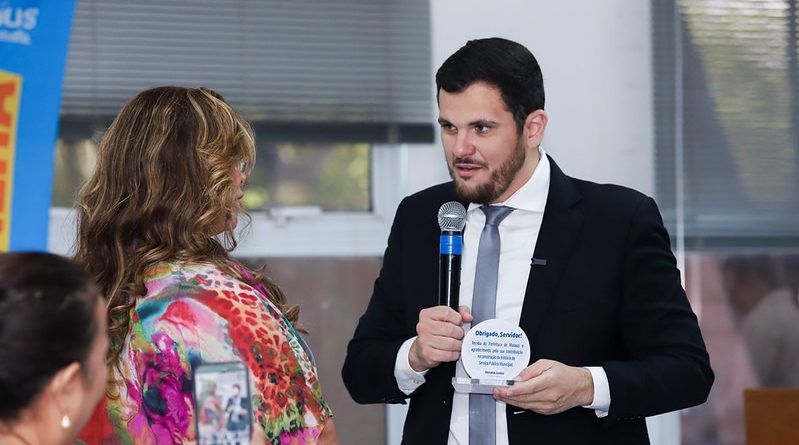 Prefeitura de Manaus reconhece servidores aposentados