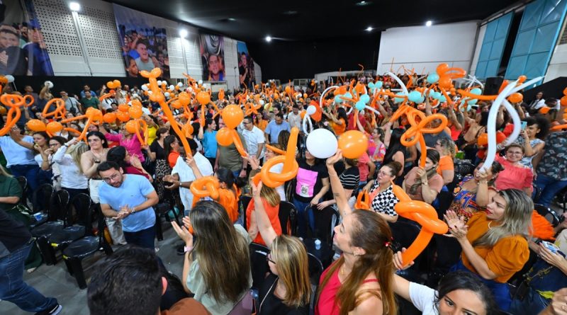 David Almeida reúne educadores e destaca resultados da educação municipal