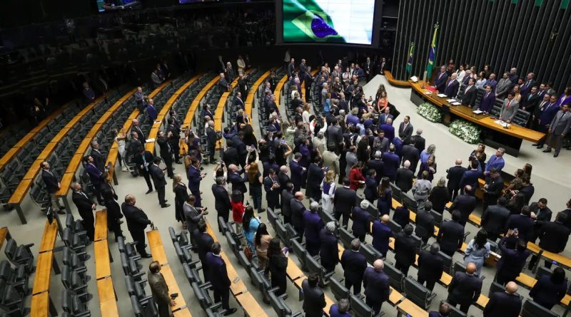 Câmara analisa fim da taxa das blusinhas