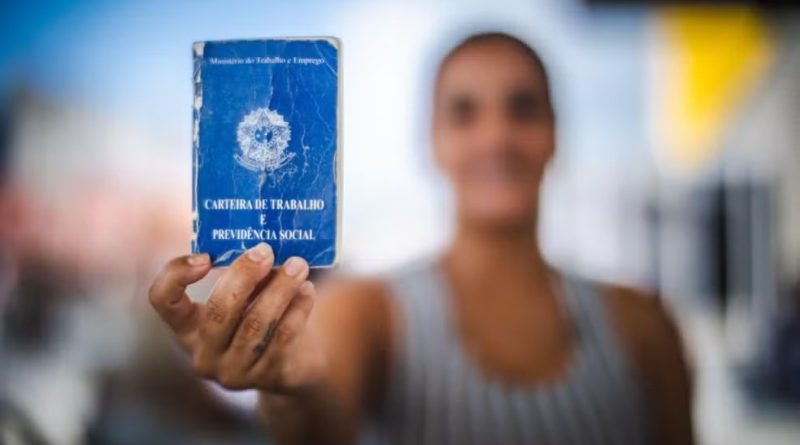Desemprego cai para 5,3% no Brasil em julho