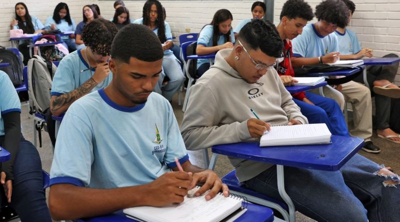 Pé-de-Meia: nascidos em novembro recebem R$ 200