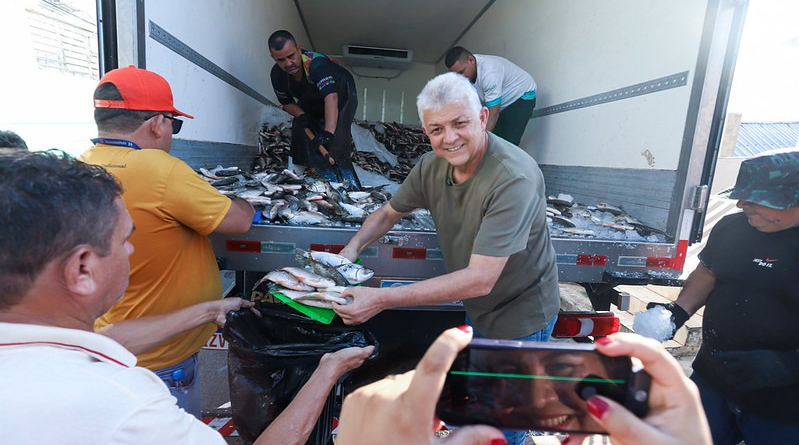 Manaus distribui 57 mil peixes para famílias