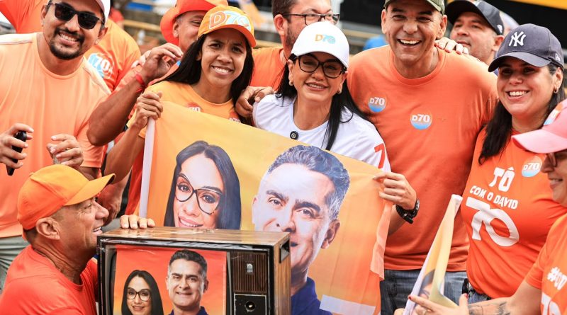 Dra. Shádia ouve paciente que espera por cirurgia
