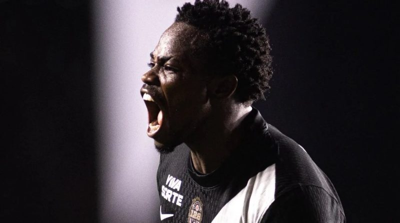 Vasco vence Vitória e abre vantagem na Copa do Brasil