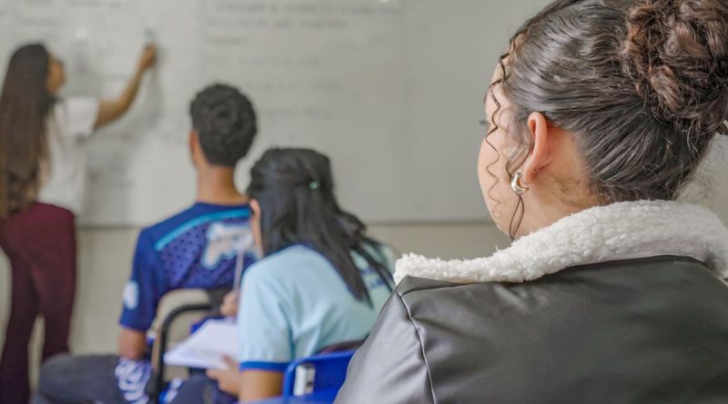 Pesquisa nacional revela impacto da gravidez precoce na educação e no futuro das adolescentes