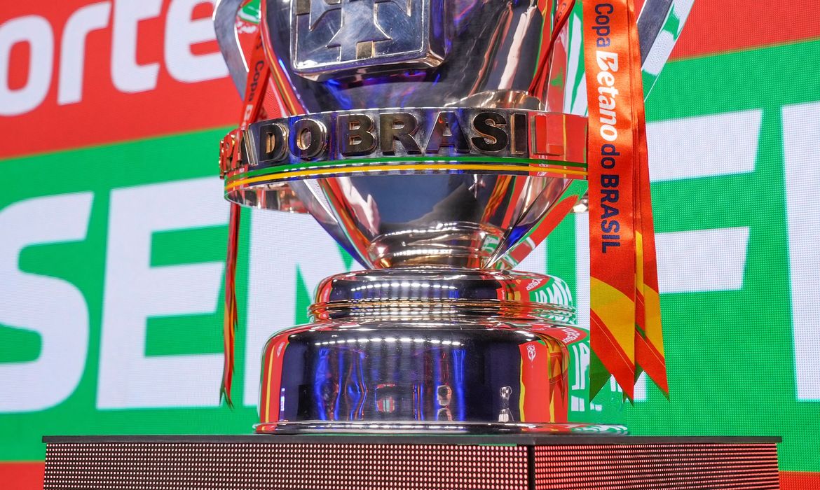 Corinthians e Internacional disputam vaga entre campeões da Copa do Brasil