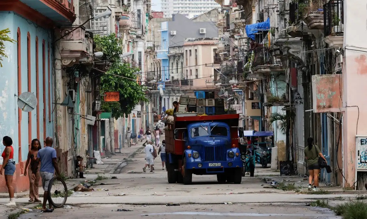 Especialistas criticam sanções que podem afetar população civil em Cuba