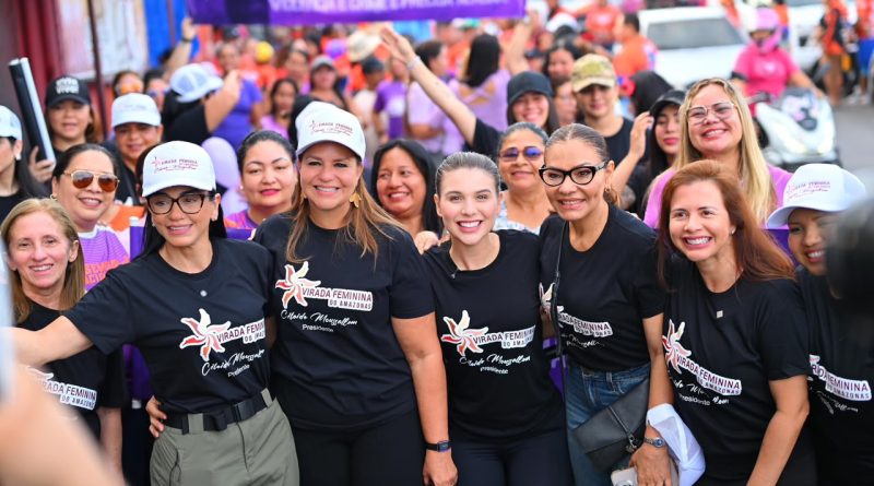500 mulheres participam de caminhada contra a violência em Manaus