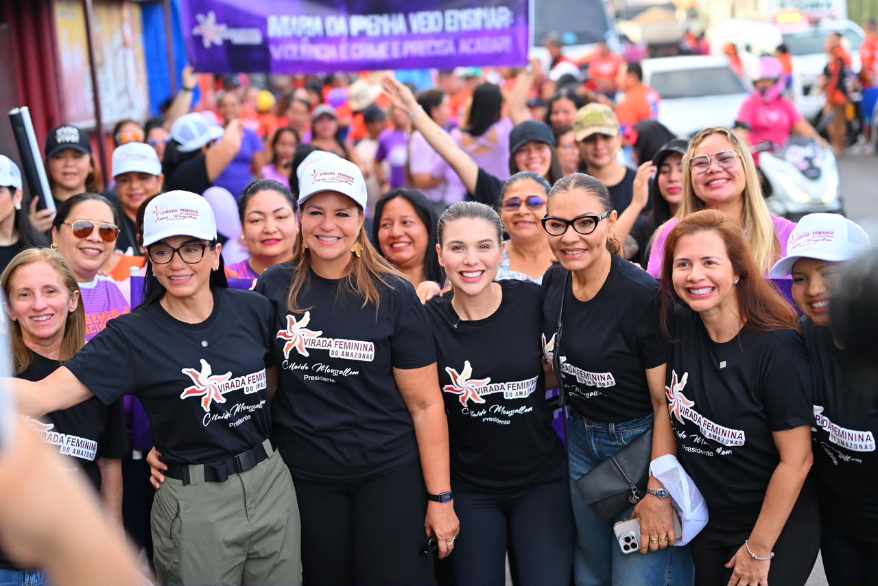 Mulheres ocupam avenida Itaúba em Manaus contra a violência doméstica