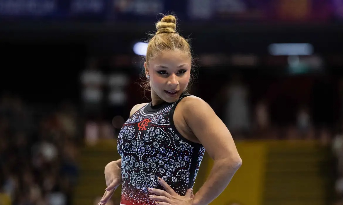 Flávia Saraiva conquista quatro ouros e uma prata no Brasileiro