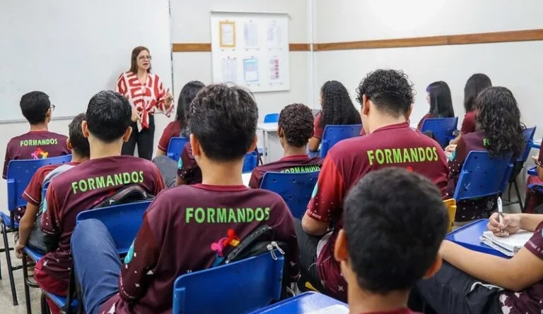 Escolas de Manaus avançam e superam metas no Ideb