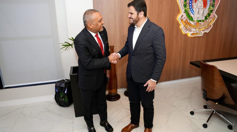 Renato Junior apresenta ações para recuperar Manaus