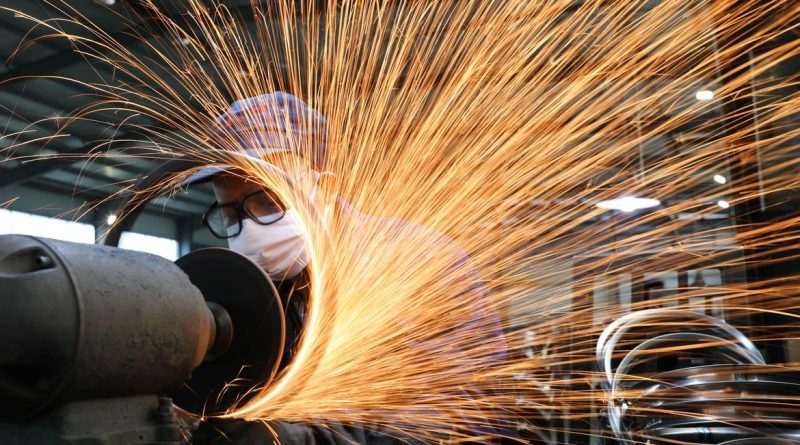 Queda da indústria chama atenção para desaceleração da economia